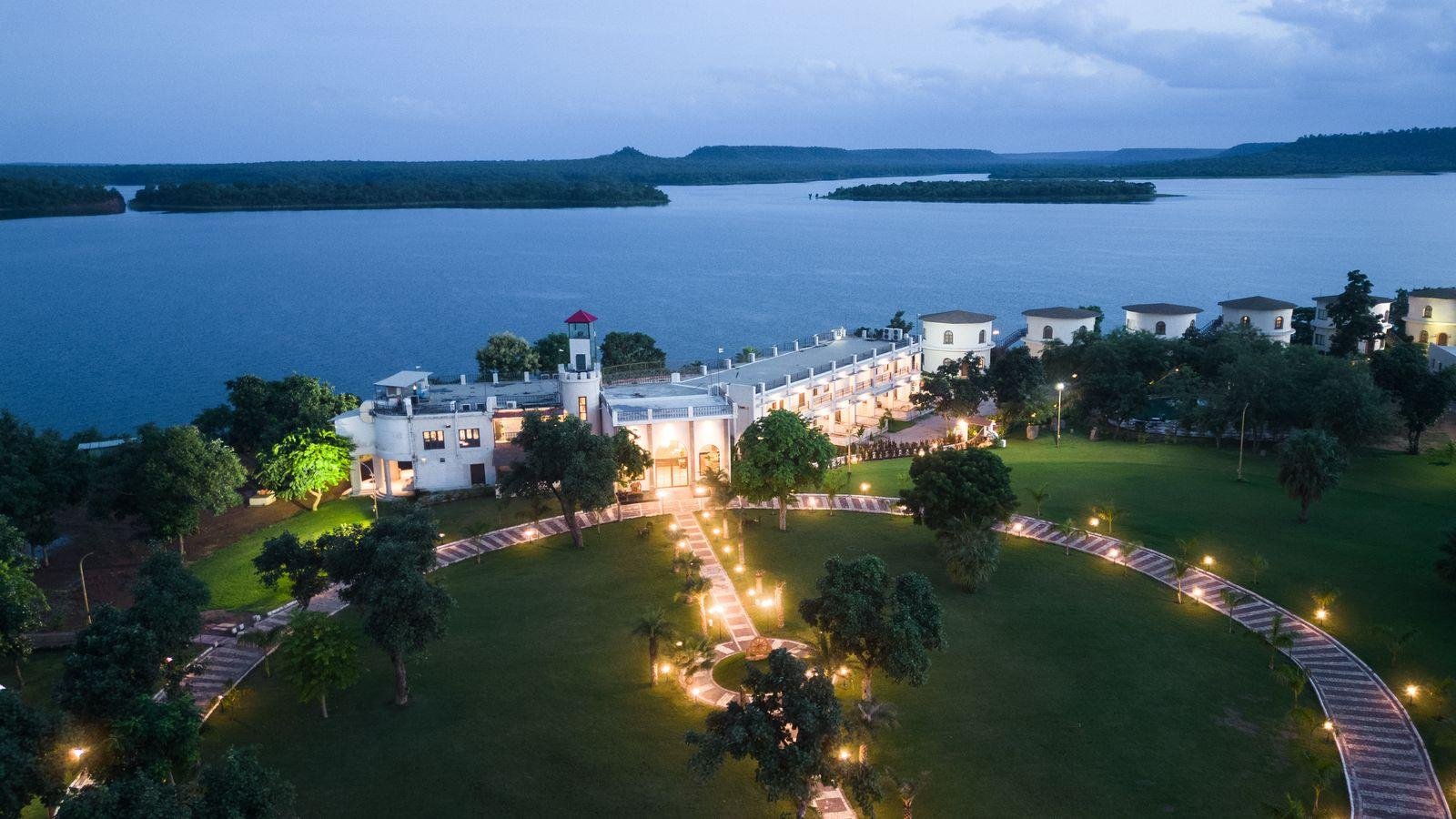 Narwal Lakefront Resort x Solis Nature