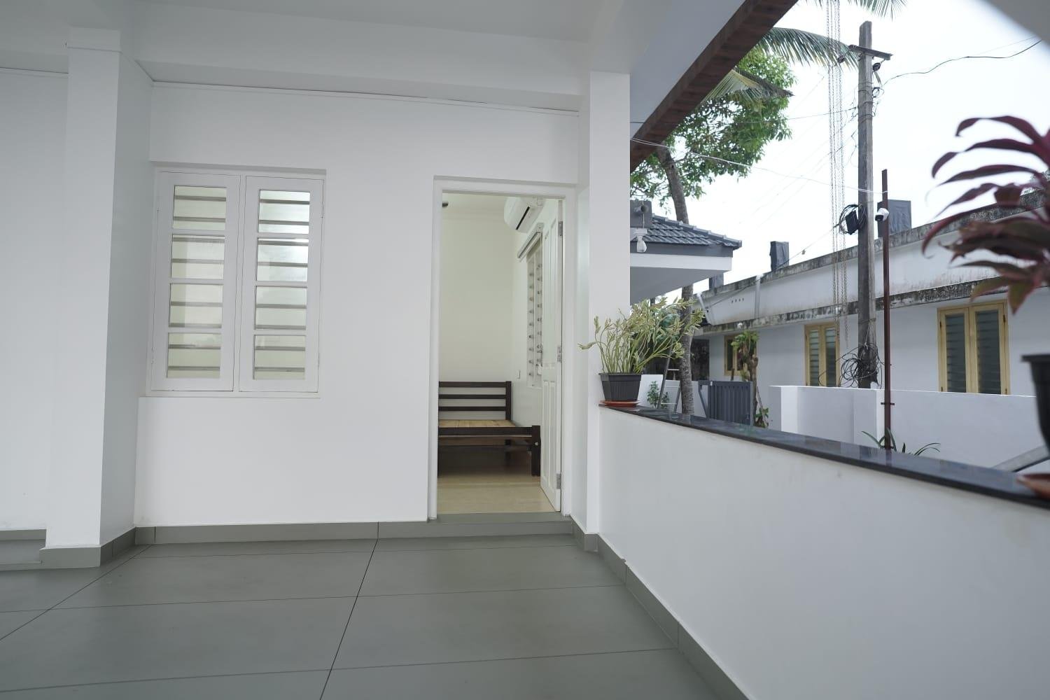 Sea Breeze Standard Room x Solis Nature