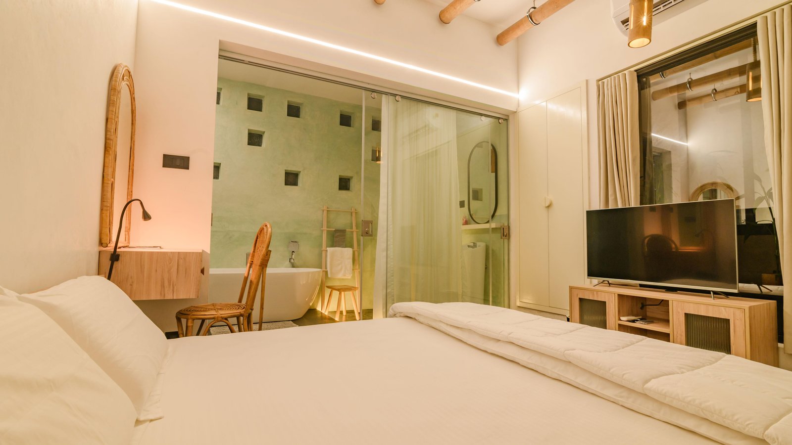 Thira Beachhome x Solis Nature