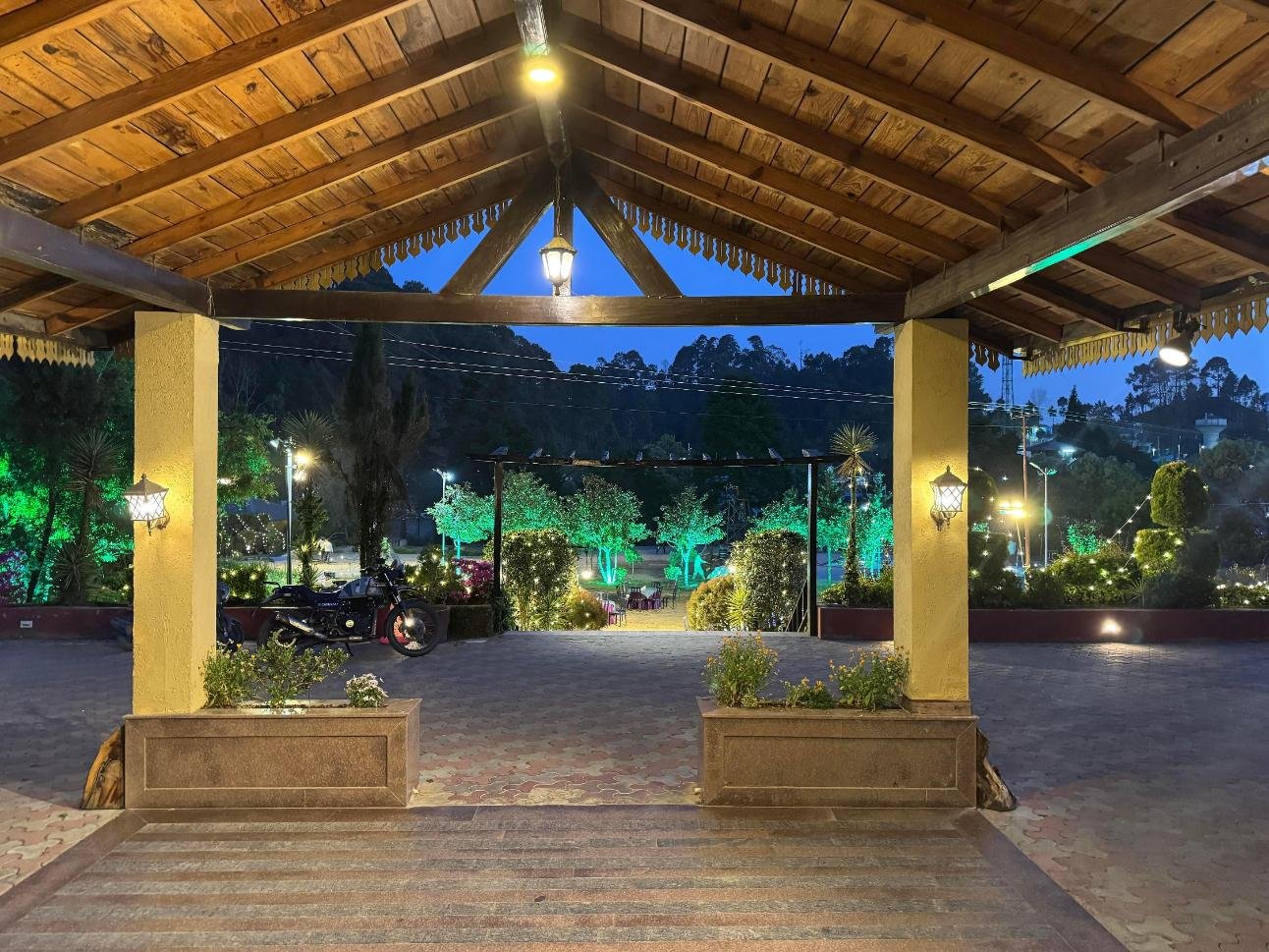 Foxoso Misty Oaks Resort x Solis Nature
