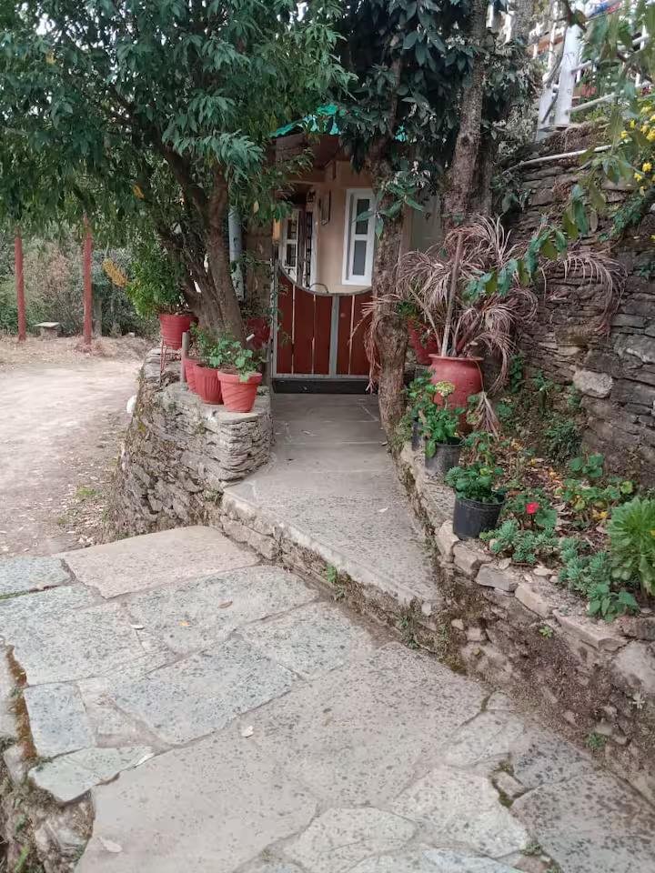 Artist’s Studio Homestay in Mukteshwar x Solis Nature