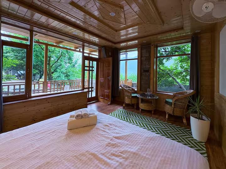 Plush Room with Orchard View x Solis Nature