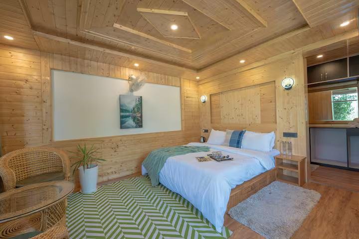 The Luxe Estate - 5 Rooms in a Villa x Solis Nature