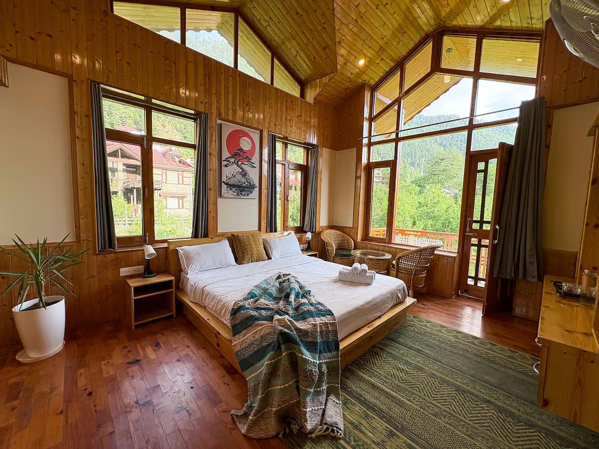 Wooden Attic Room with Balcony x Solis Nature