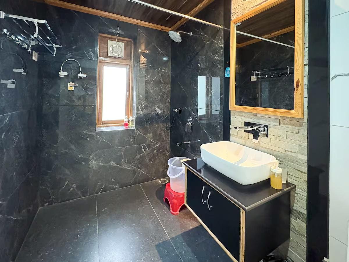 Signature Room with Panoramic Window x Solis Nature