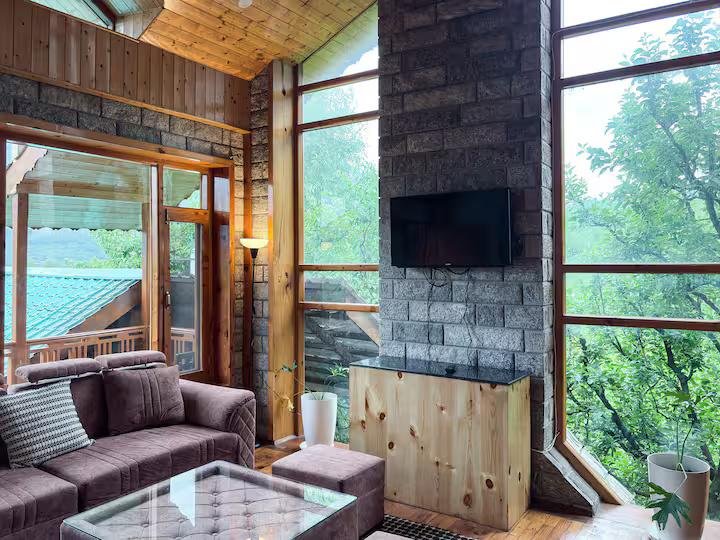 Signature Room with Panoramic Window x Solis Nature