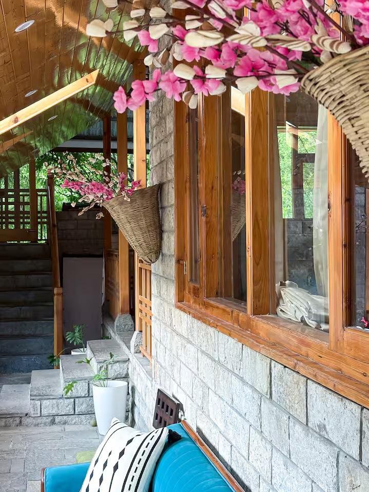 Signature Room with Panoramic Window x Solis Nature