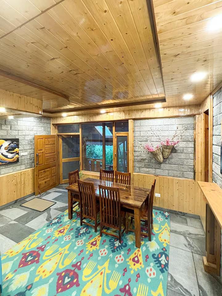 Signature Room with Panoramic Window x Solis Nature