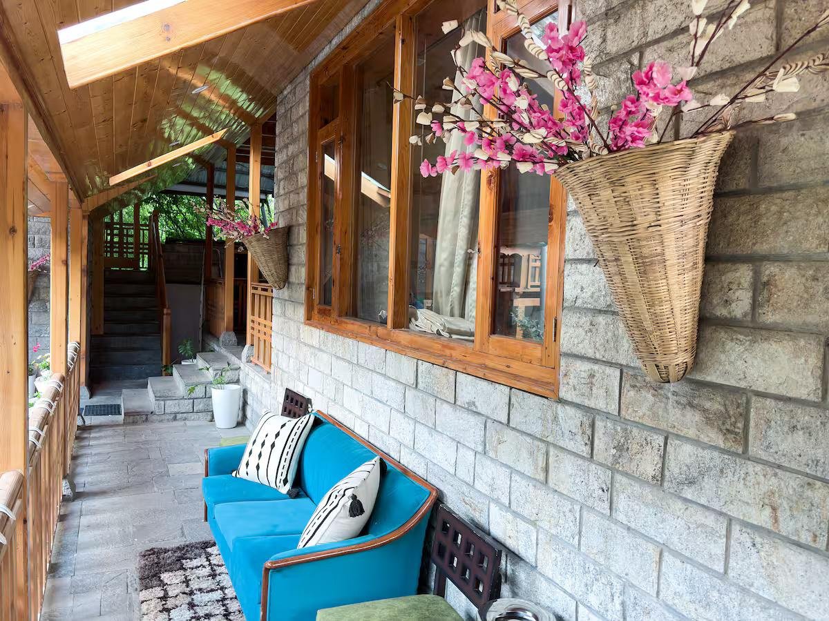 Signature Room with Panoramic Window x Solis Nature