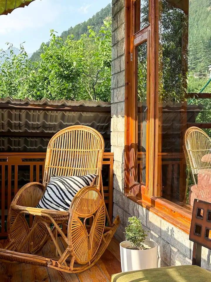 Signature Room with Panoramic Window x Solis Nature