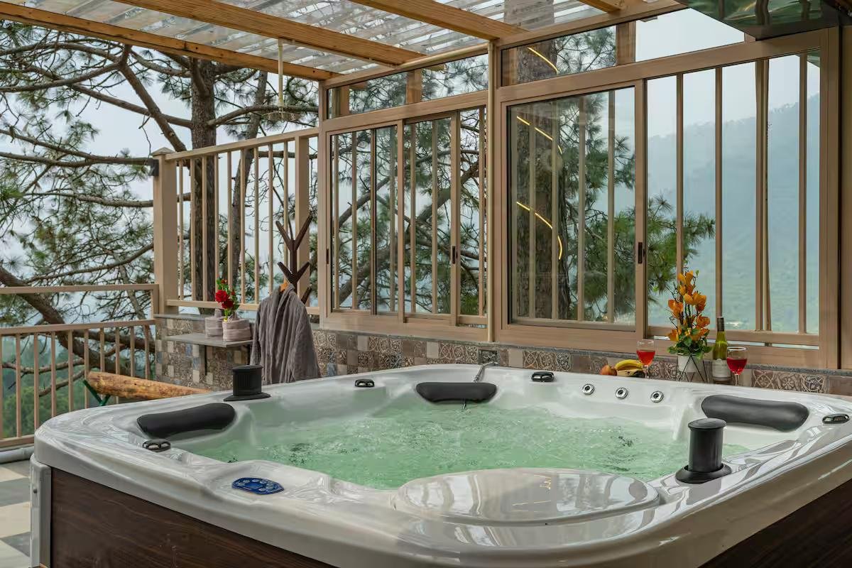 The Vivaak Pine Hills Villa, Near Kasauli x Solis Nature