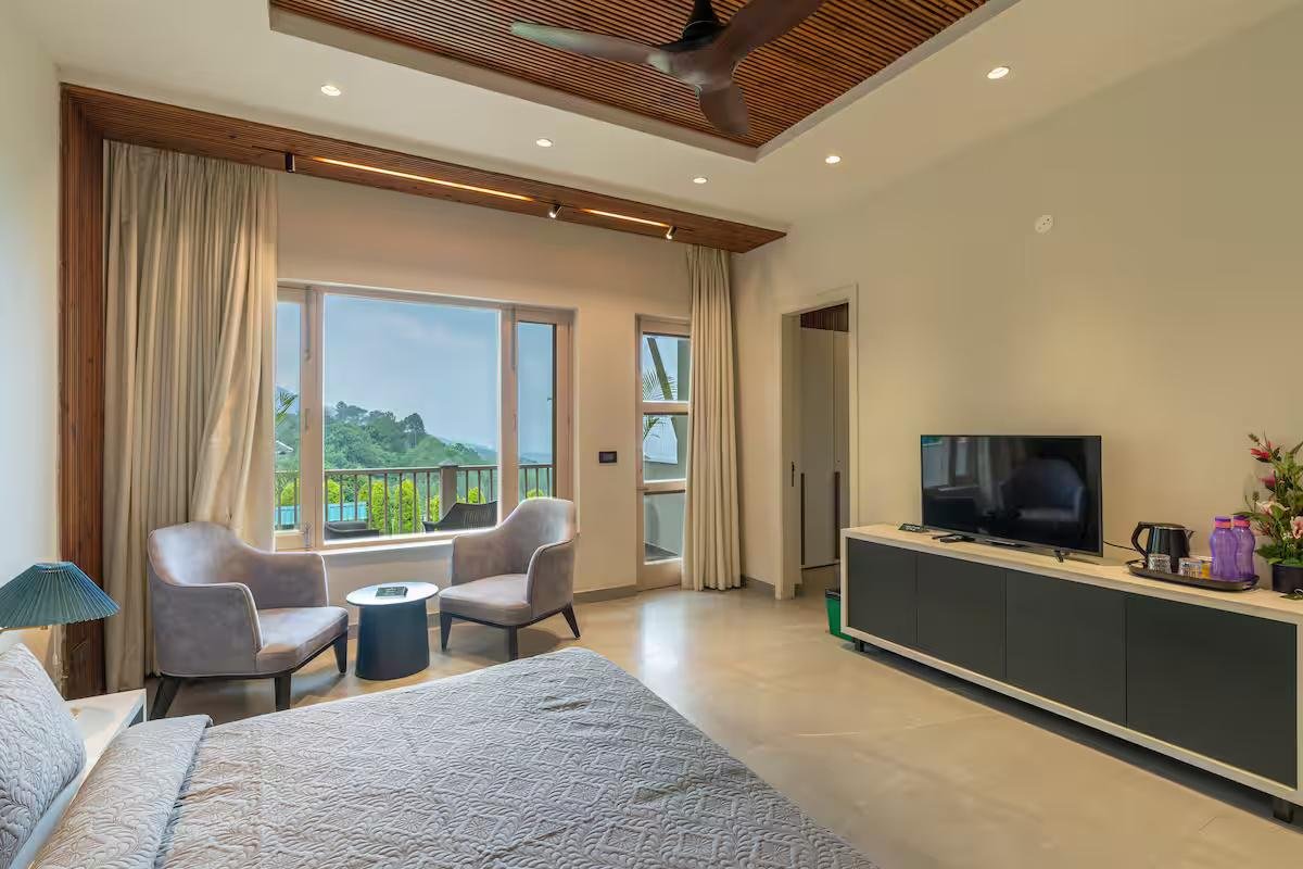 The Vivaak Pine Hills Villa, Near Kasauli x Solis Nature
