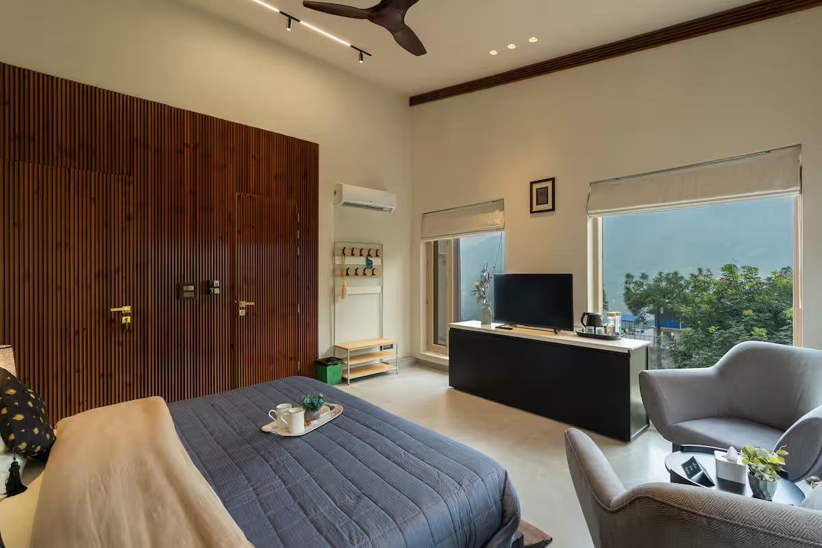 The Vivaak Pine Hills Villa, Near Kasauli x Solis Nature