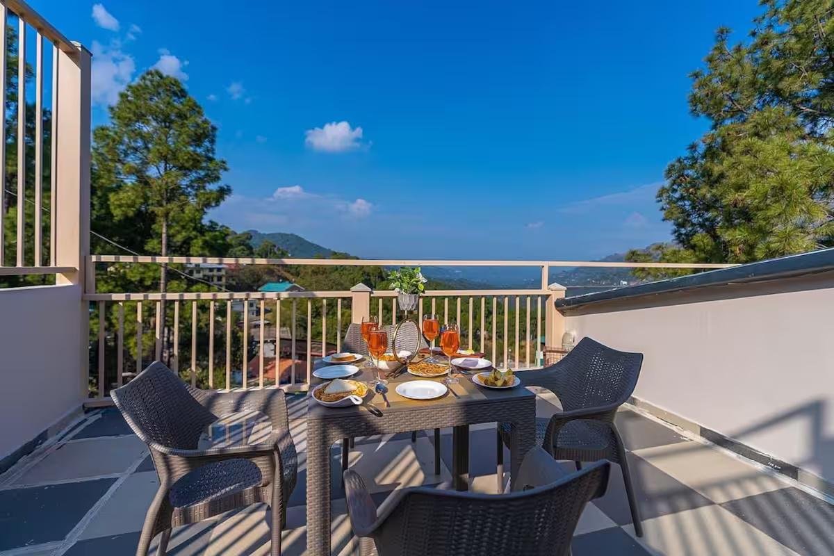 The Vivaak Pine Hills Villa, Near Kasauli x Solis Nature