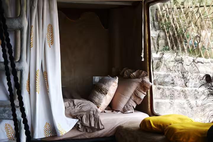 Hobbit Bunks in offbeat Art residency x Solis Nature