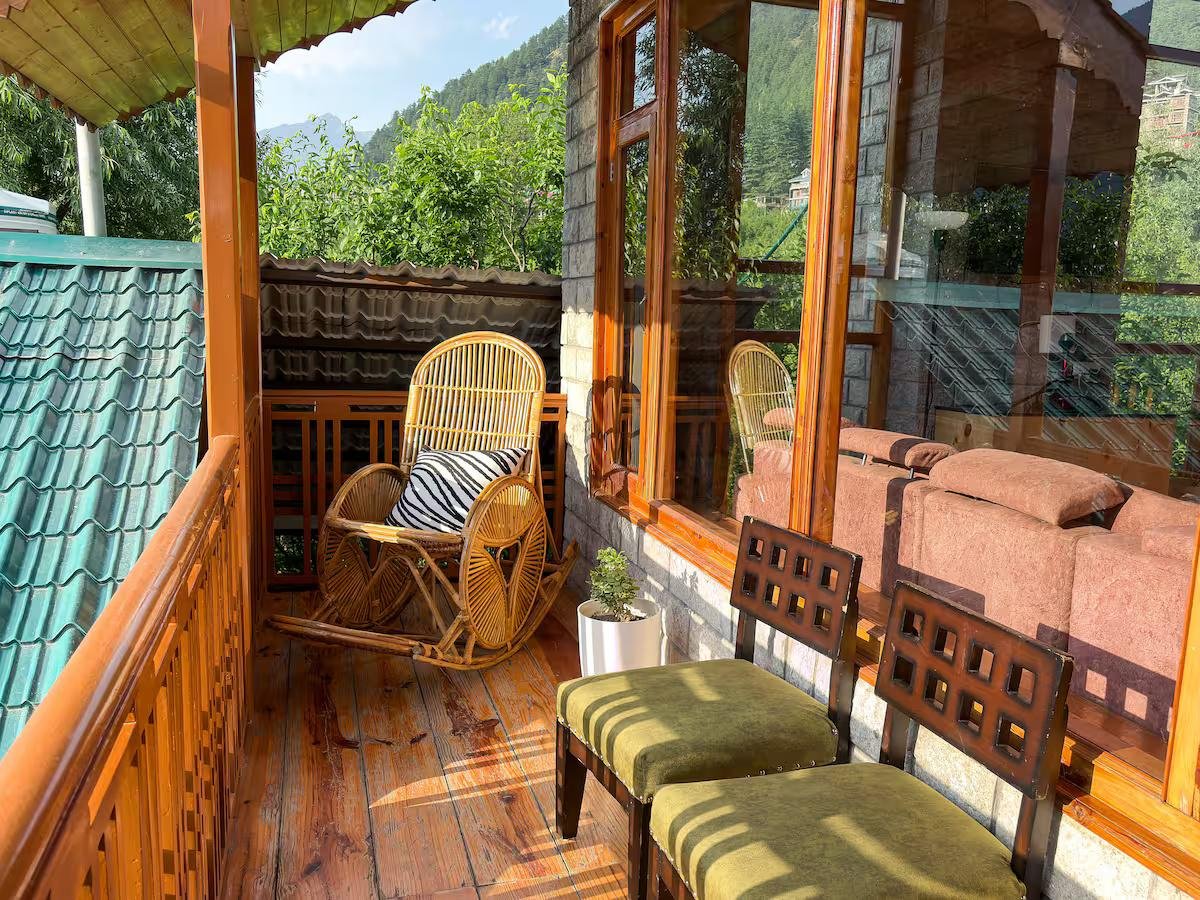 Best 2-Room Hideaway with Balcony x Solis Nature
