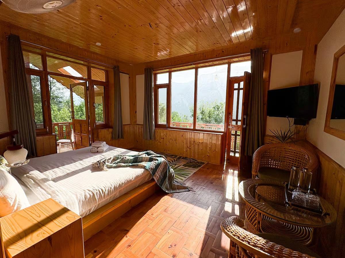 Master Bedroom with Private Deck, Swing x Solis Nature