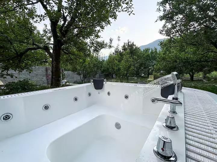 Panoramic Applefield View Room with Wind x Solis Nature