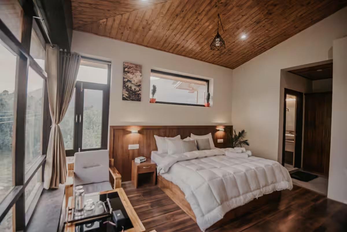 Most romantic cozy room in Manali x Solis Nature