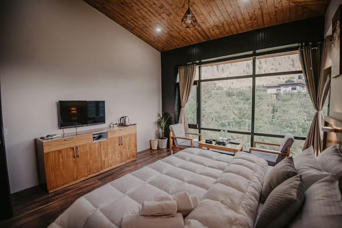 Most romantic cozy room in Manali x Solis Nature