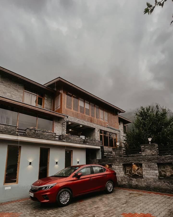 Most romantic cozy room in Manali x Solis Nature