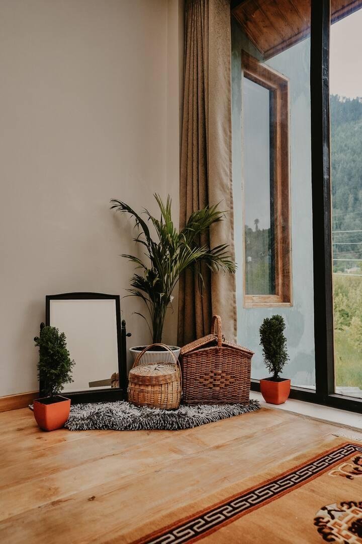 Most romantic cozy room in Manali x Solis Nature