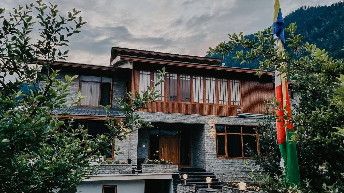 Most romantic cozy room in Manali x Solis Nature