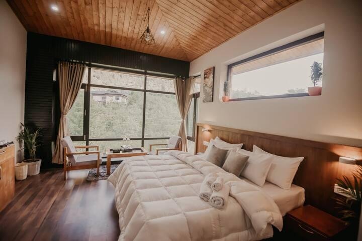 Most romantic cozy room in Manali x Solis Nature