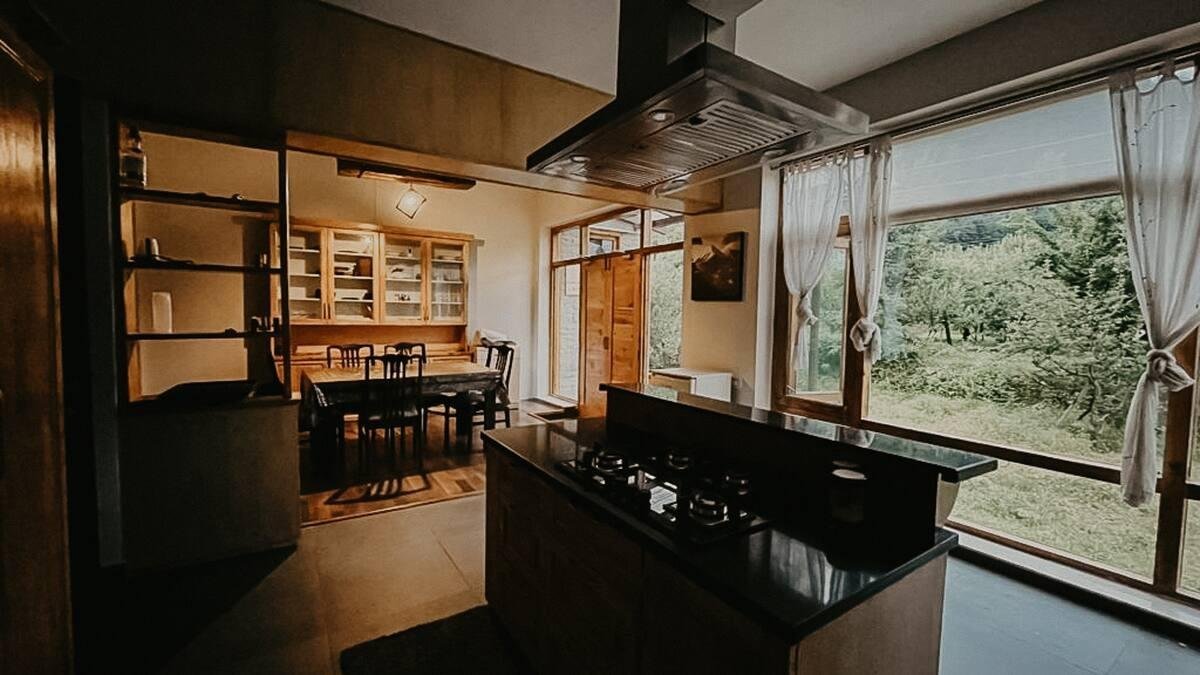 Most romantic cozy room in Manali x Solis Nature
