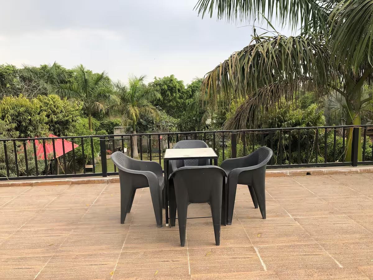 Room with Pool in Noida (NCR) x Solis Nature