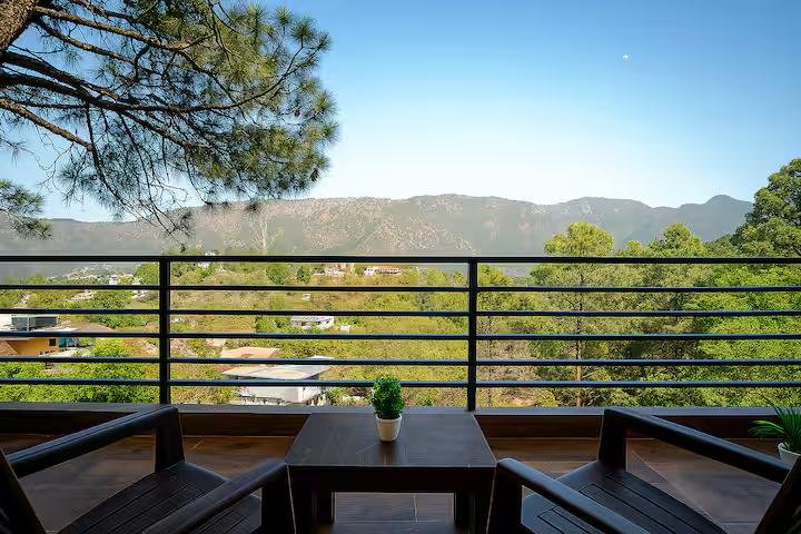 Tatva: Scenic 2 BR x Solis Nature