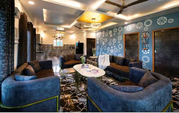De villa202 near expo Noida (NCR) x Solis Nature