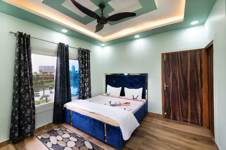 De villa202 near expo Noida (NCR) x Solis Nature