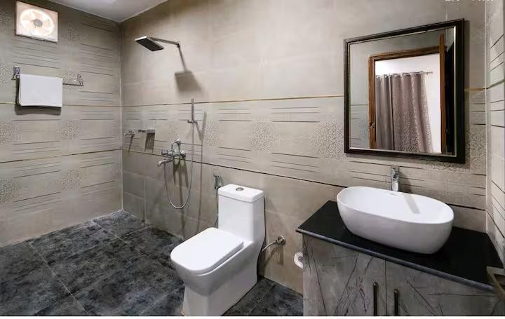 De villa202 near expo Noida (NCR) x Solis Nature