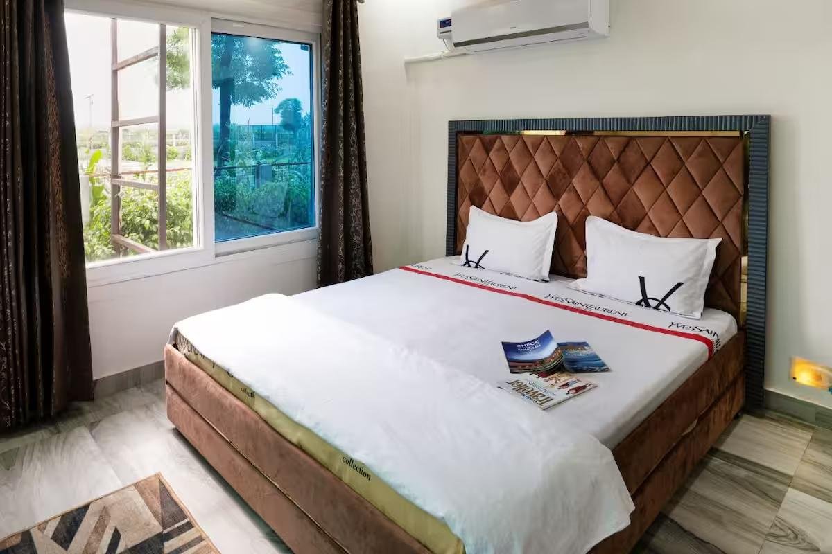De villa202 near expo Noida (NCR) x Solis Nature