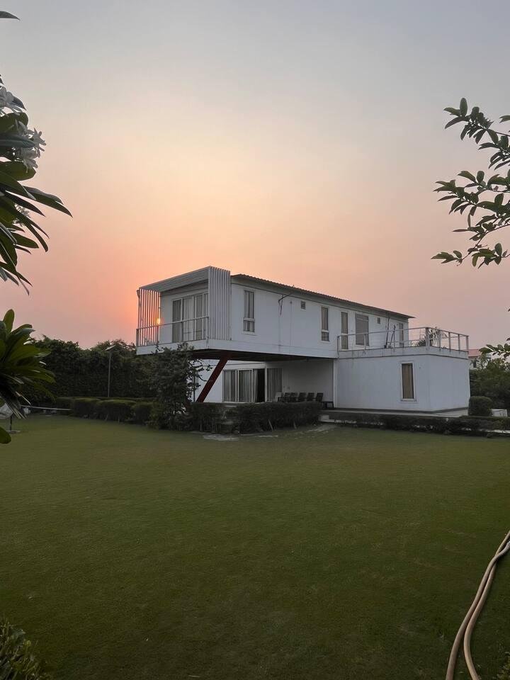 Tara Riverside Farm! Poolside Getaway Noida (NCR) x Solis Nature