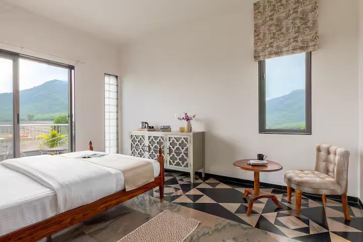 Whirl Vista: Luxurious 5 BHK villa in Udaipur x Solis Nature