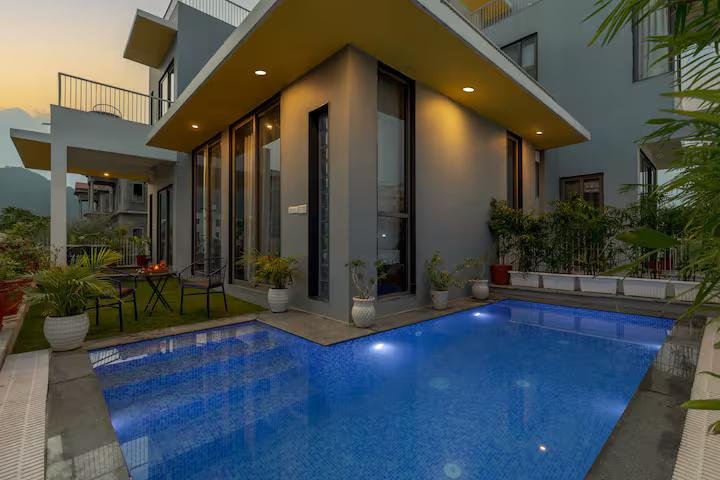 Whirl Vista: Luxurious 5 BHK villa in Udaipur x Solis Nature