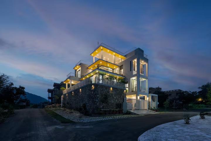 Whirl Vista: Luxurious 5 BHK villa in Udaipur x Solis Nature