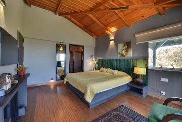 Highland Luxe Escape| 4BHK Mukteshwar x Solis Nature