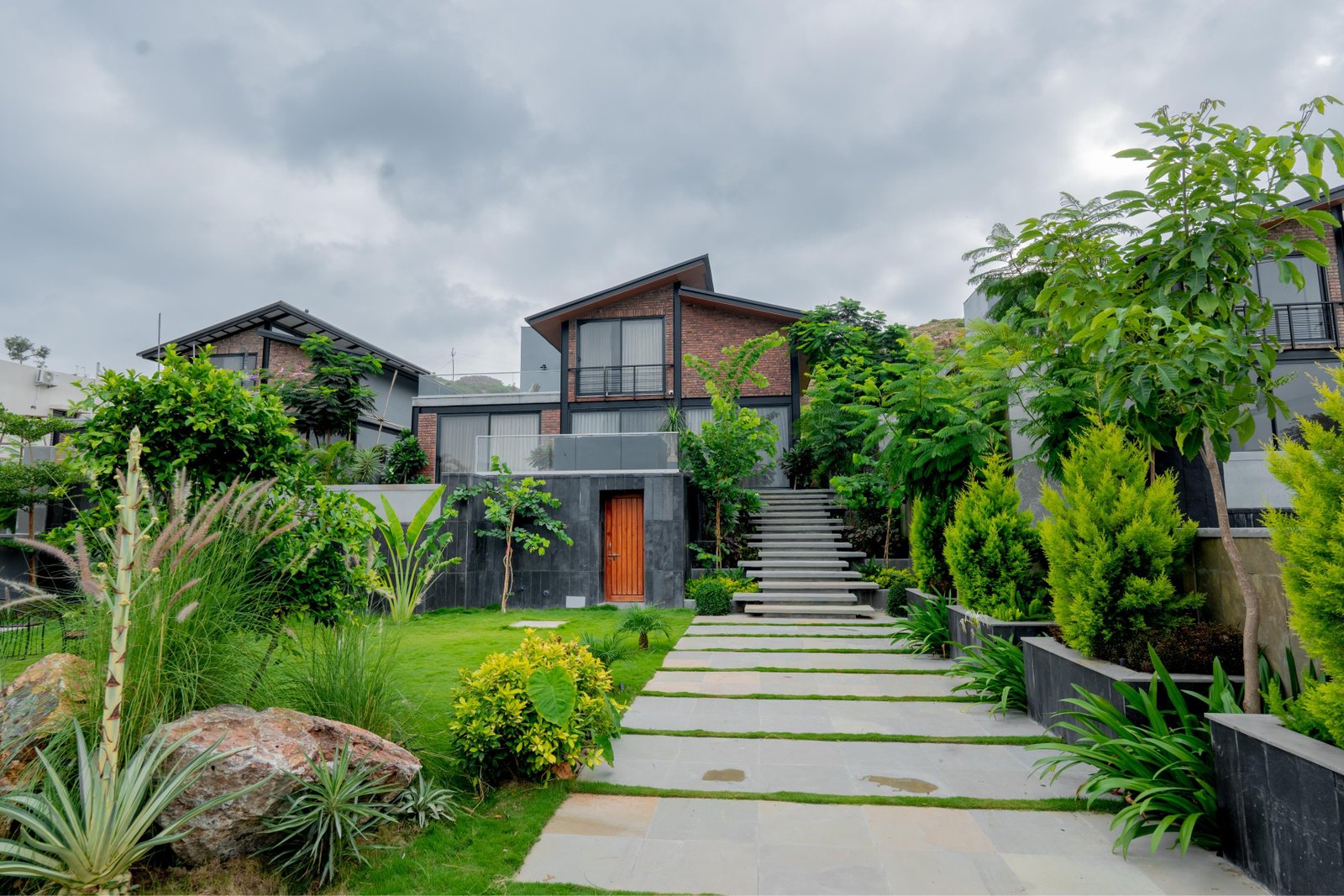 HJ Villa x Solis Nature
