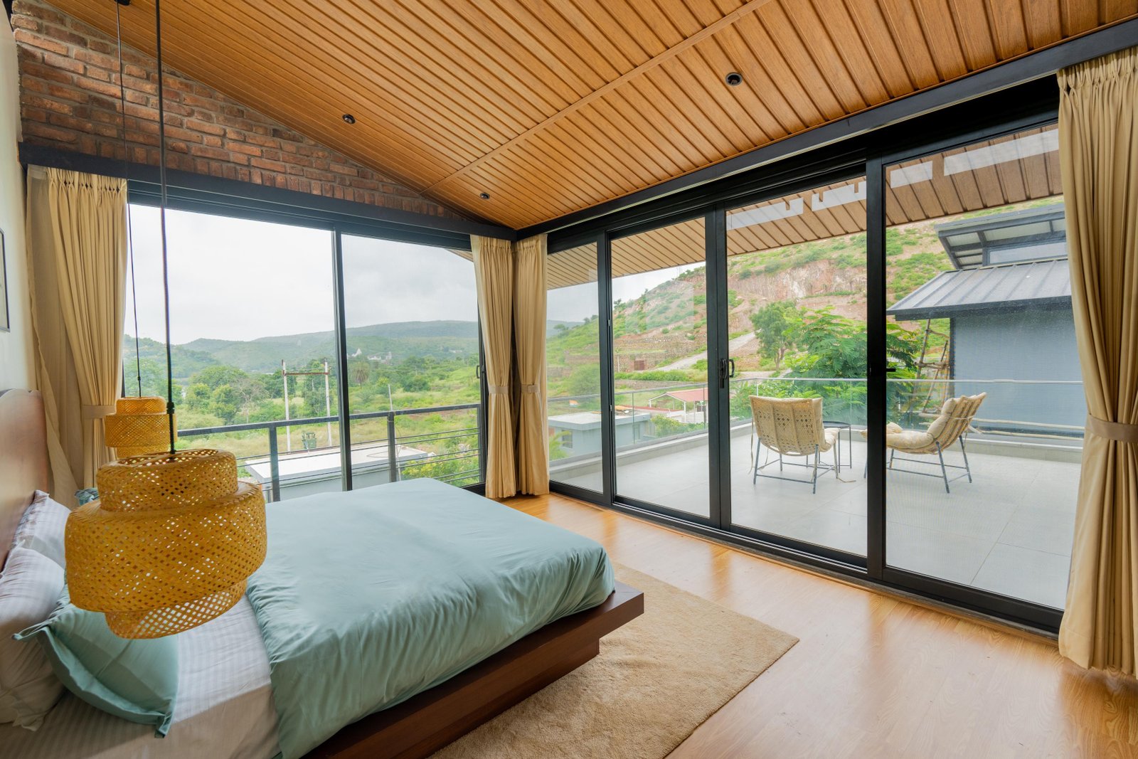 HJ Villa x Solis Nature