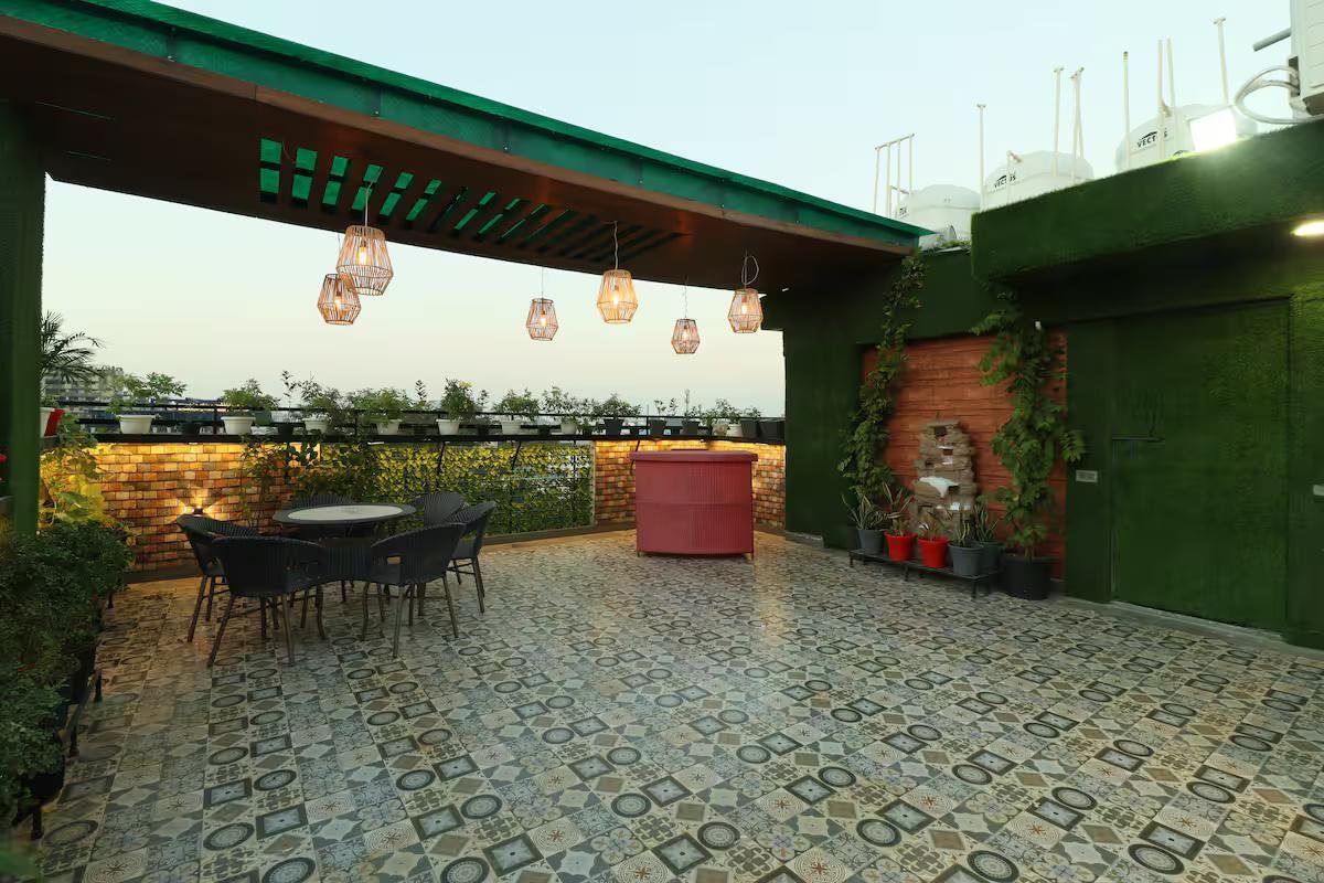 Luxury Room With Jacuzzi In Gurugram (NCR) x Solis Nature