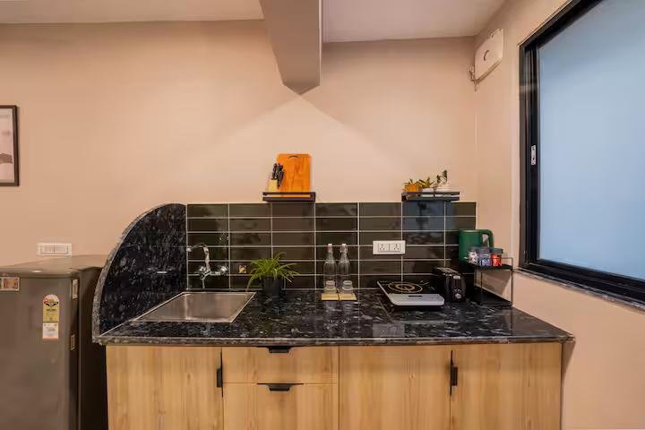 Stylish 3BHK Apart | Walk to Taj Mahal | 1500SQFT x Solis Nature