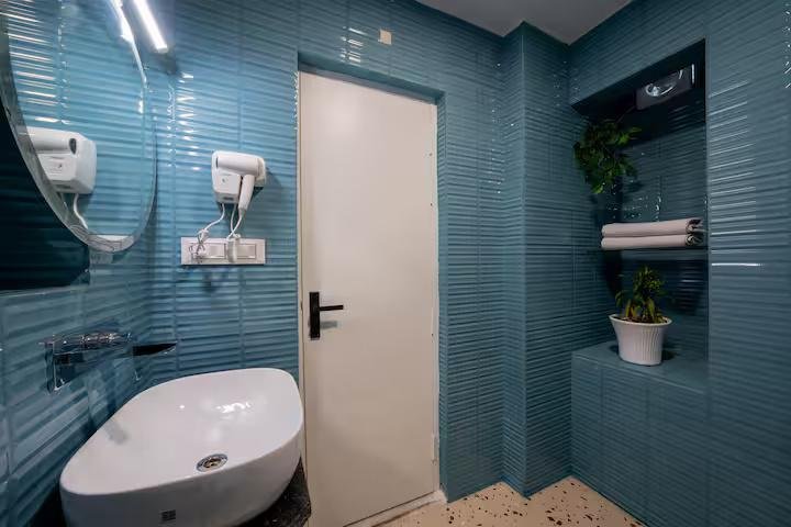 Stylish 3BHK Apart | Walk to Taj Mahal | 1500SQFT x Solis Nature