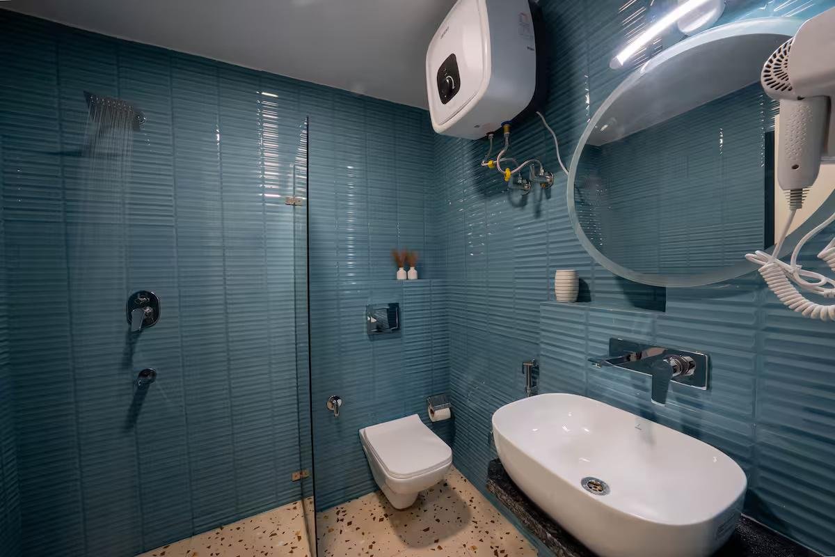 Stylish 3BHK Apart | Walk to Taj Mahal | 1500SQFT x Solis Nature