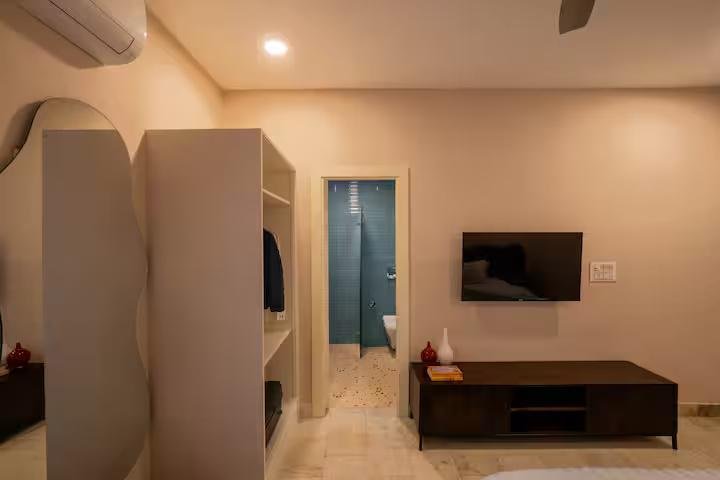 Stylish 3BHK Apart | Walk to Taj Mahal | 1500SQFT x Solis Nature