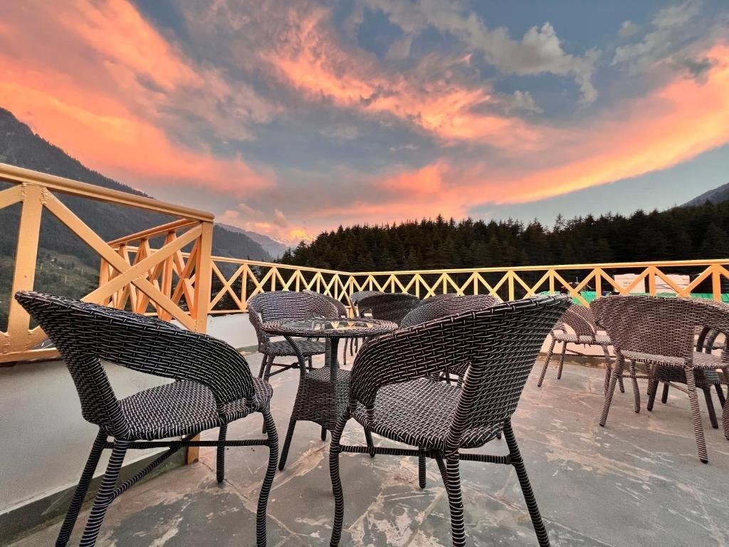 North Deodar Avenue, Manali x Solis Nature