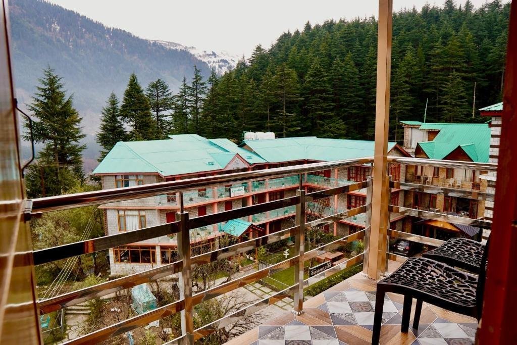 North Deodar Avenue, Manali x Solis Nature