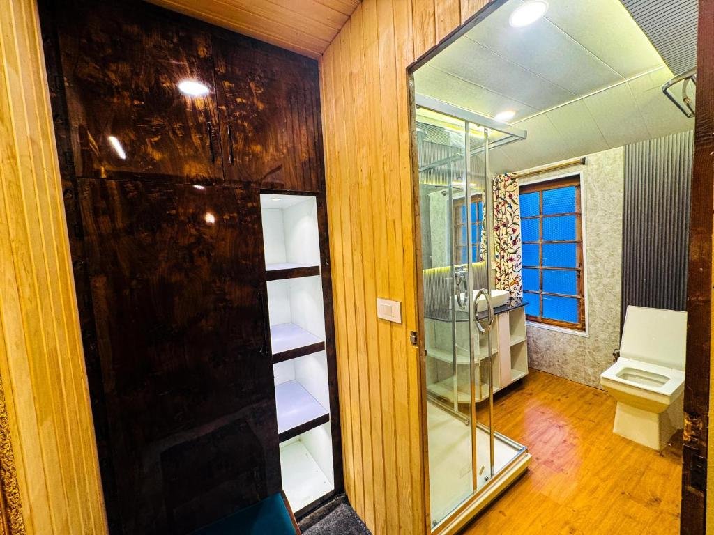 Peacock Houseboat 2 Bedroom x Solis Nature